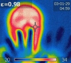 Gesicht und kalte Hände